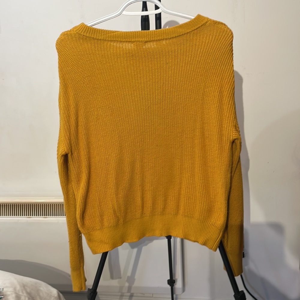 Yellow sweater - Picture 3 of 4